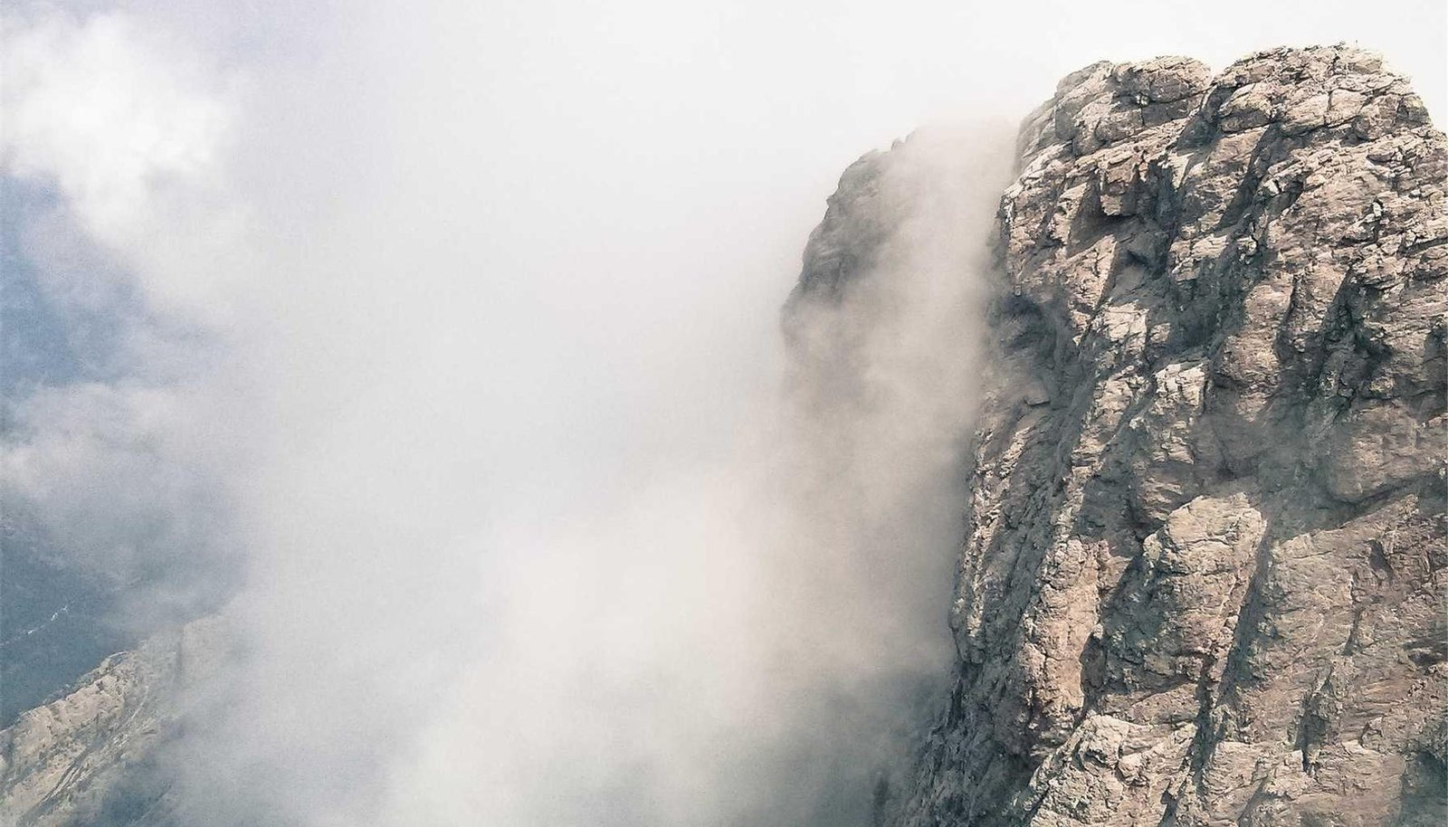 صورة توضيحية: 7 أسباب وحلول لعدم تبريد غسالة الأطباق