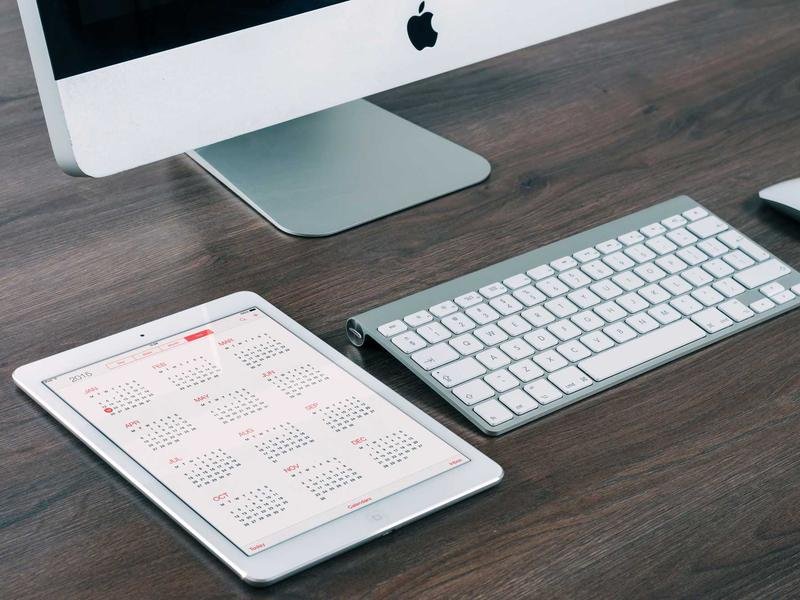 الشاشة تطفئ لوحدها بعد دقائق — إعدادات توفير أم حرارة أم لوحة؟