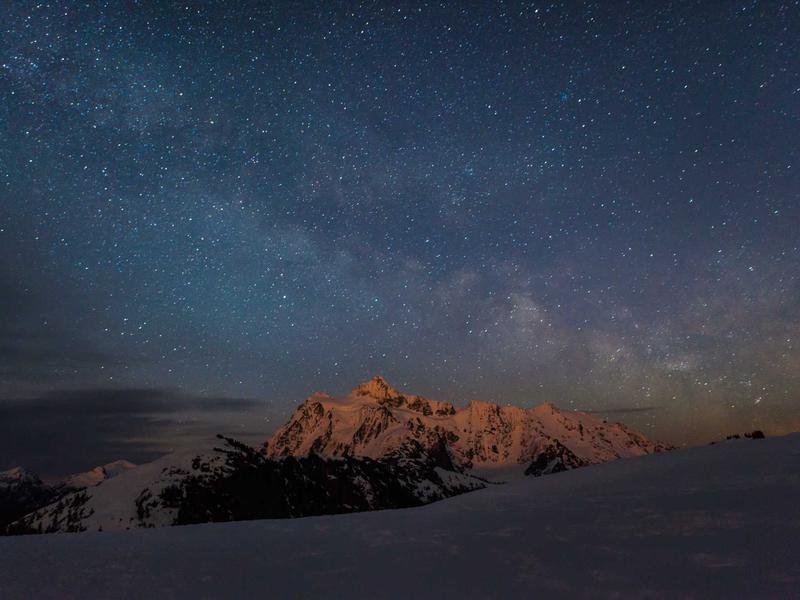 أفضل مصابيح LED طاقة شمسية للحديقة 2026 — إضاءة ليلية بدون فاتورة